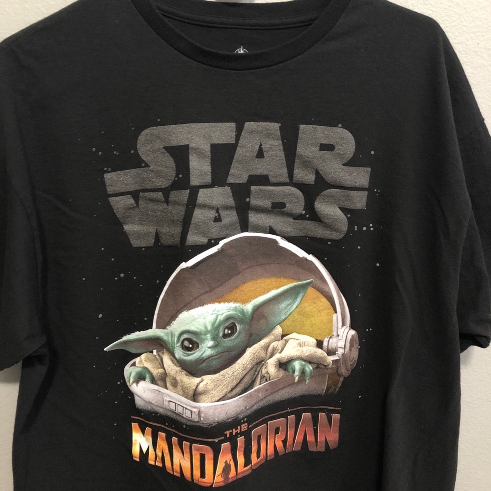 Star Wars "Mandalorian with Grogu" Tshirt -size XL